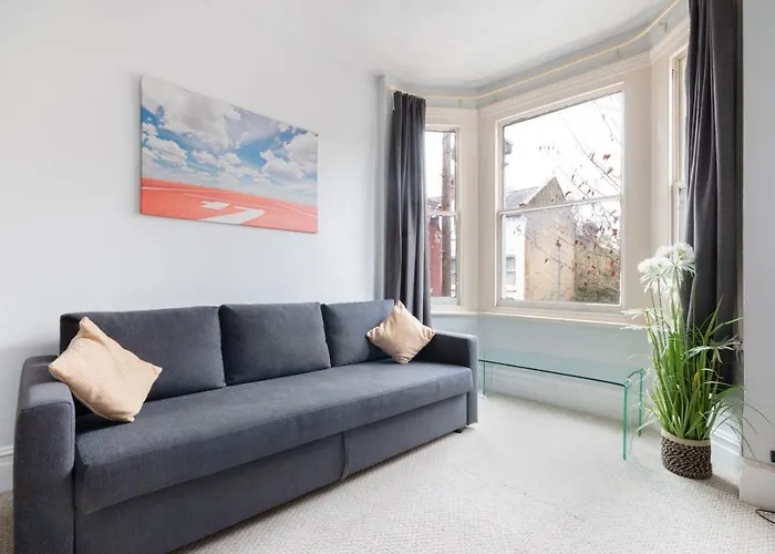 1 Bed Clapham Junction Apartment
