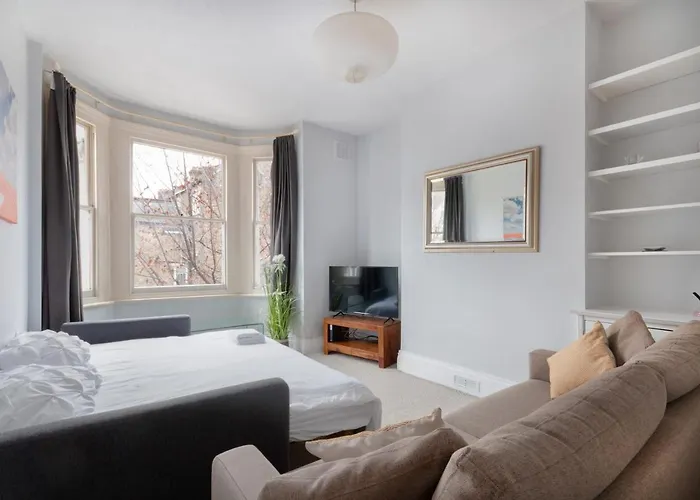1 Bed Clapham Junction Apartment