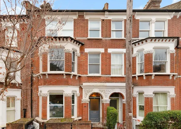1 Bed Clapham Junction Apartment